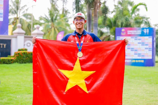Giành HCV SEA Games, golf thủ Lê Khánh Hưng lọt tốp 500 thế giới - Ảnh 1.