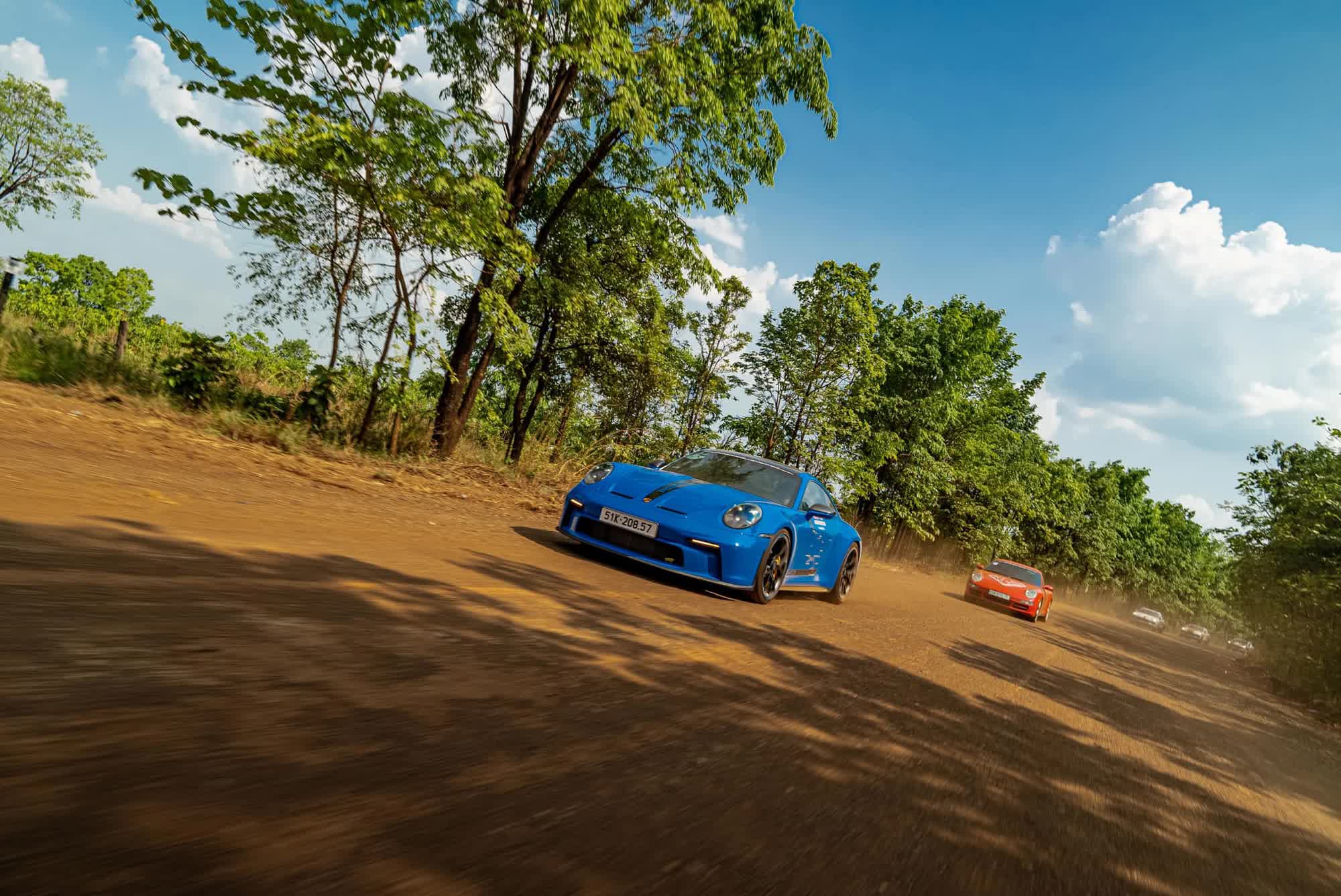 Cường Đô La lái Porsche 911 GT3 đến Bangkok: Chạy tay lái nghịch trên 100km/h, hoàn thành chặng 700km khủng nhất chuyến đi, có cảnh sát dẫn đoàn - Ảnh 9.