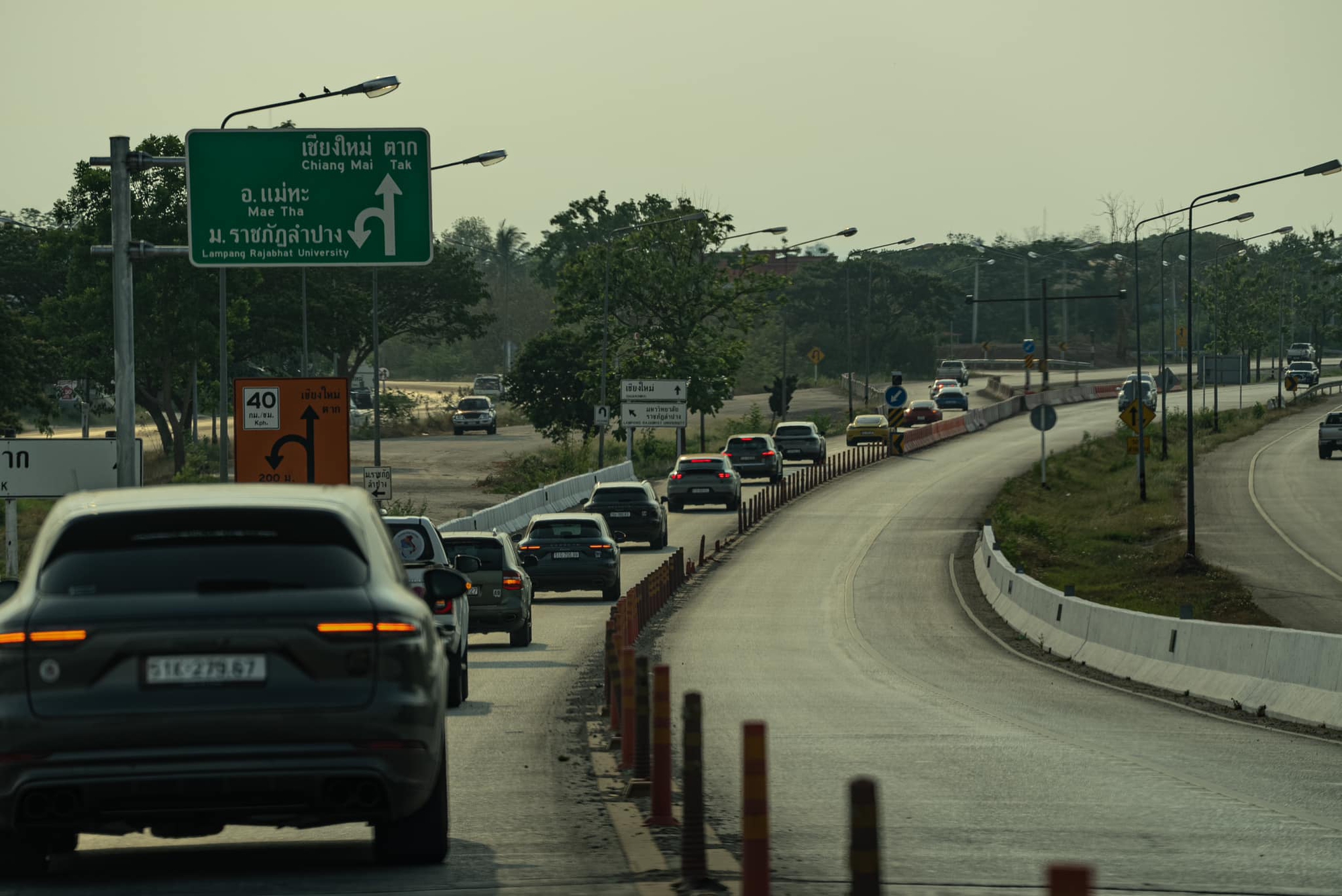 Cường Đô La lái Porsche 911 GT3 đến Bangkok: Chạy tay lái nghịch trên 100km/h, hoàn thành chặng 700km khủng nhất chuyến đi, có cảnh sát dẫn đoàn - Ảnh 17.