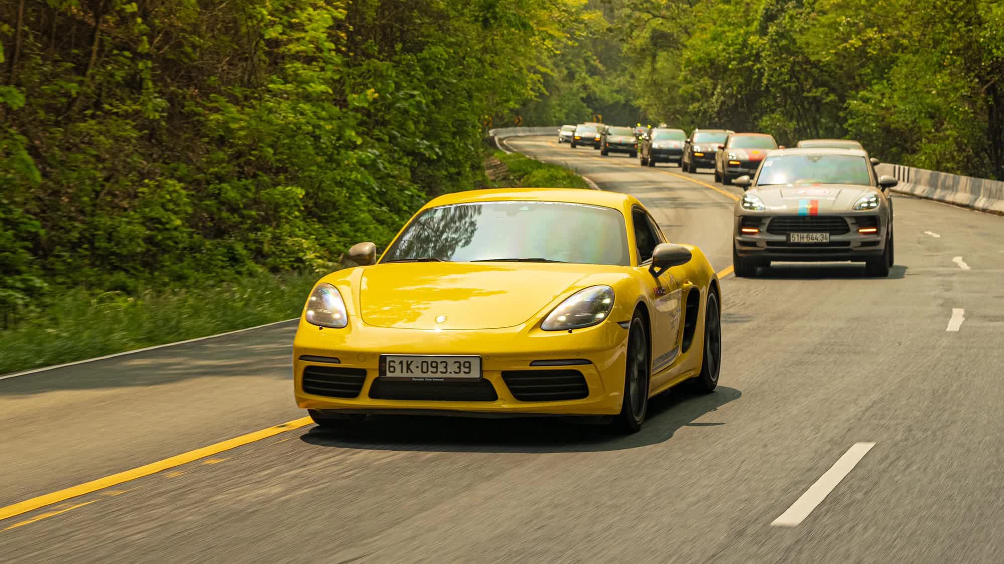 Cường Đô La lái Porsche 911 GT3 đến Bangkok: Chạy tay lái nghịch trên 100km/h, hoàn thành chặng 700km khủng nhất chuyến đi, có cảnh sát dẫn đoàn - Ảnh 12.