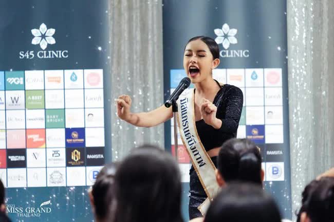 Miss Grand Thái và mùa thi bất ổn: Thí sinh làm lố bán đồ online để vào Top, vị thế lung lay vì sự độc đoán của ông Nawat - Ảnh 5.