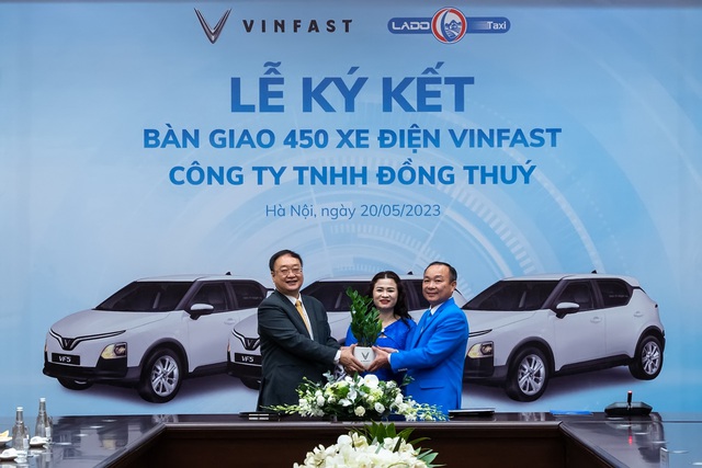 Một doanh nghiệp taxi chơi chất: Dừng mua xe xăng, chỉ bổ sung xe điện, đến cuối năm sẽ có gần 1.000 xe điện VinFast - Ảnh 1.