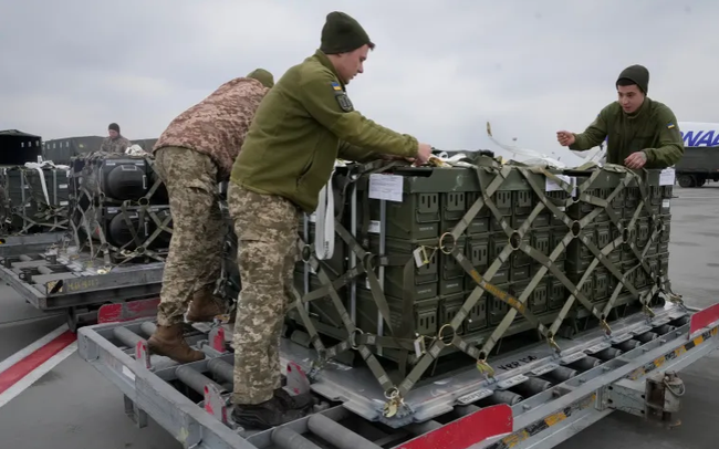Mỹ công bố gói viện trợ quân sự mới 375 triệu USD cho Ukraine - Ảnh 1.