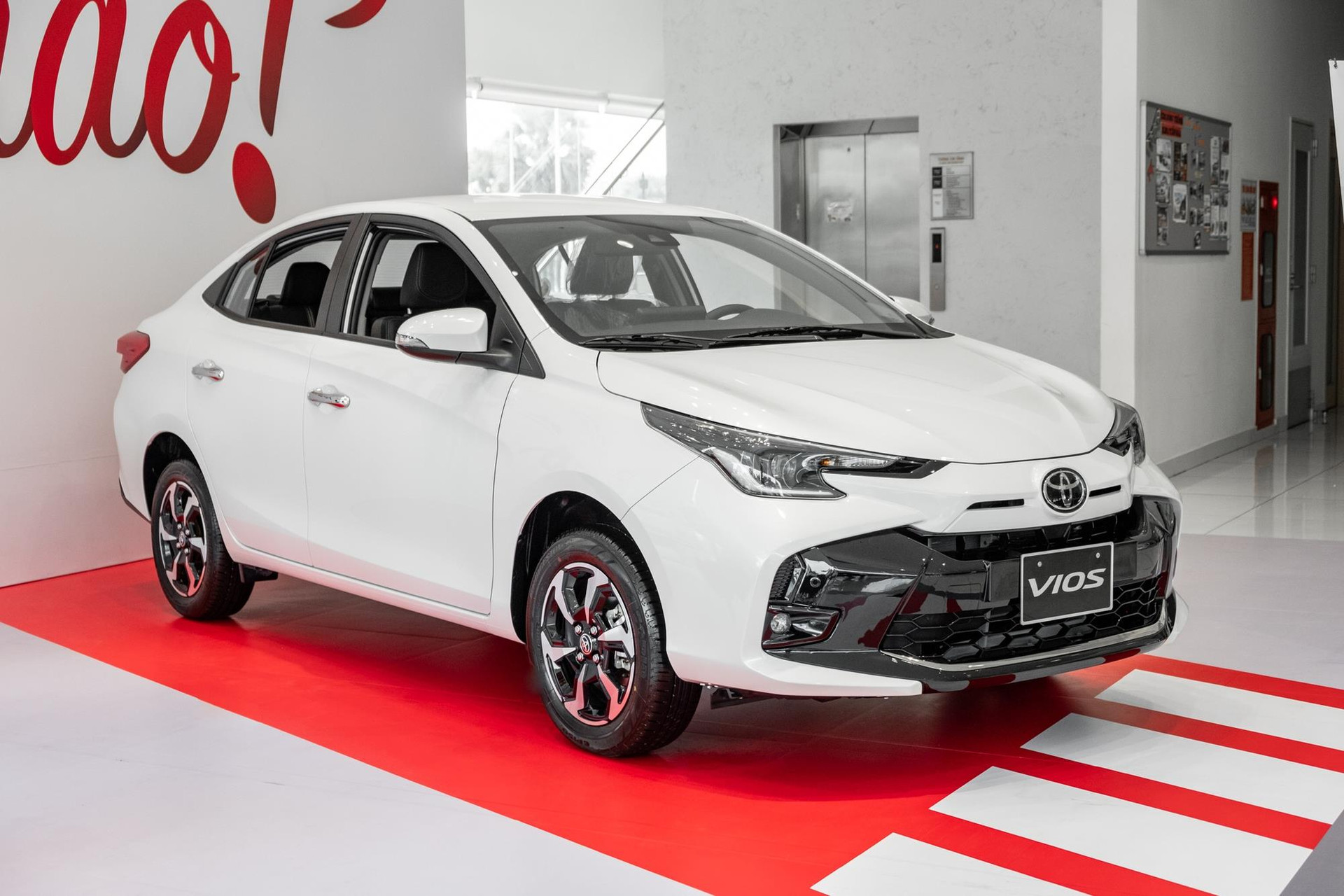 Vừa chào sân, Toyota Vios 2023 đã giảm đậm tại đại lý, giá mới chỉ từ 450 triệu đồng - Ảnh 1.