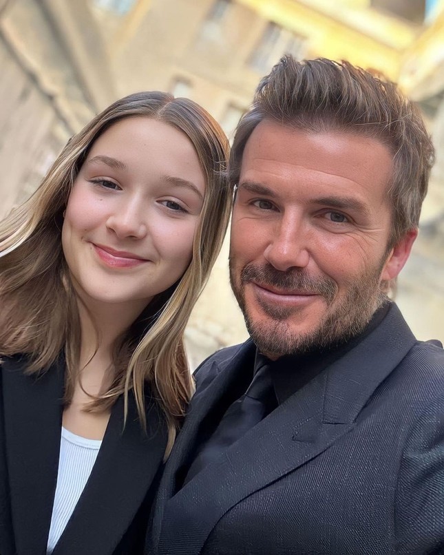 Con gái 12 tuổi của Beckham bị cấm trang điểm khi ra đường - Ảnh 2.