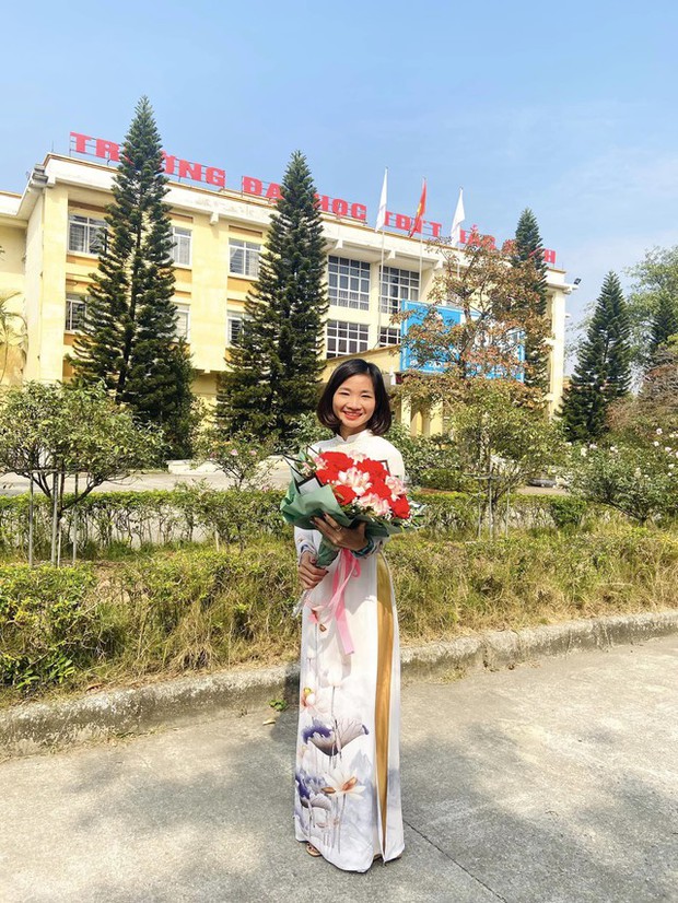  Bên ngoài đường chạy, Nguyễn Thị Oanh diện váy thướt tha, nhan sắc cực ngọt ngào - Ảnh 10.