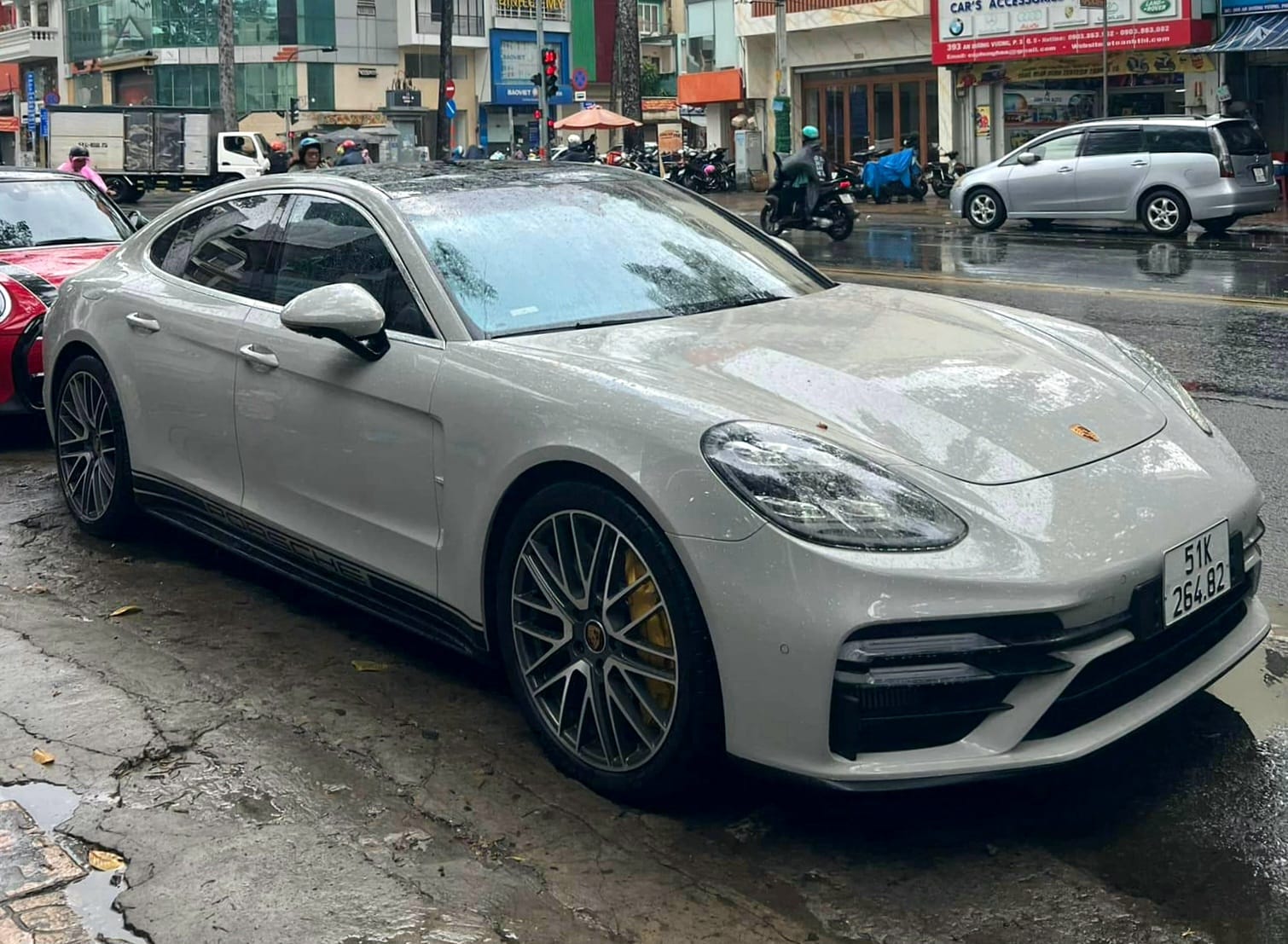 Porsche Panamera bản độc nhất Việt Nam chào giá 12,5 tỷ: Từng thuộc bộ sưu tập nổi tiếng, đi 888km/năm - Ảnh 3.