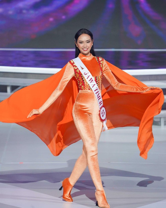  Thí sinh Hoa hậu Indonesia mặc kín mít thi áo tắm  - Ảnh 8.