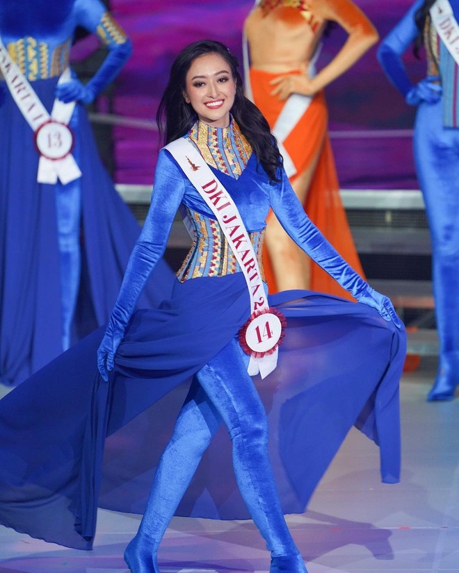  Thí sinh Hoa hậu Indonesia mặc kín mít thi áo tắm  - Ảnh 17.