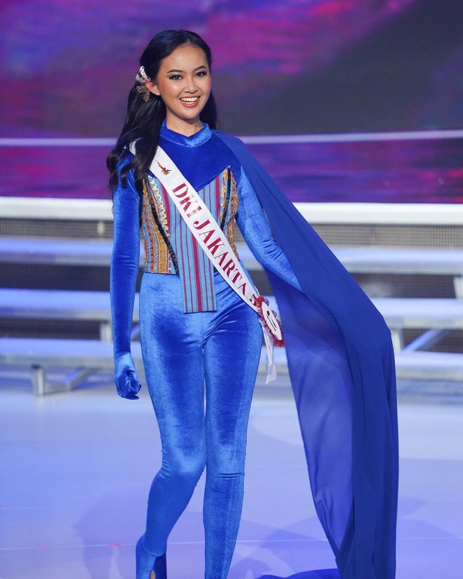  Thí sinh Hoa hậu Indonesia mặc kín mít thi áo tắm  - Ảnh 16.