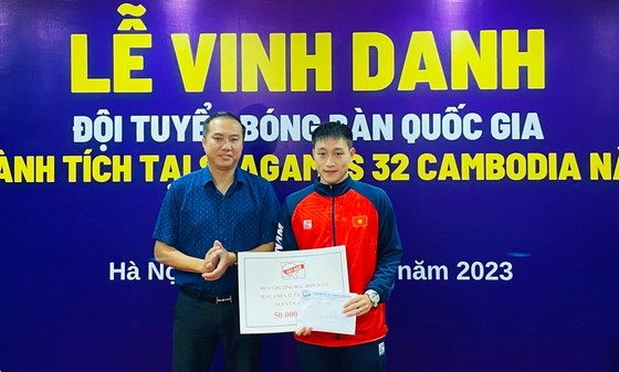 Đội tuyển bóng bàn Việt Nam được thưởng gần 500 triệu đồng - Ảnh 2.