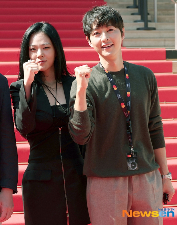 Song Joong Ki xuất hiện bên vợ ngoại quốc trước giờ đổ bộ Liên hoan phim Cannes 2023 - Ảnh 7.
