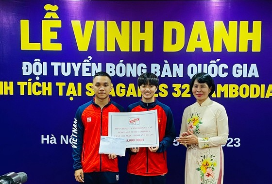 Đội tuyển bóng bàn Việt Nam được thưởng gần 500 triệu đồng - Ảnh 1.