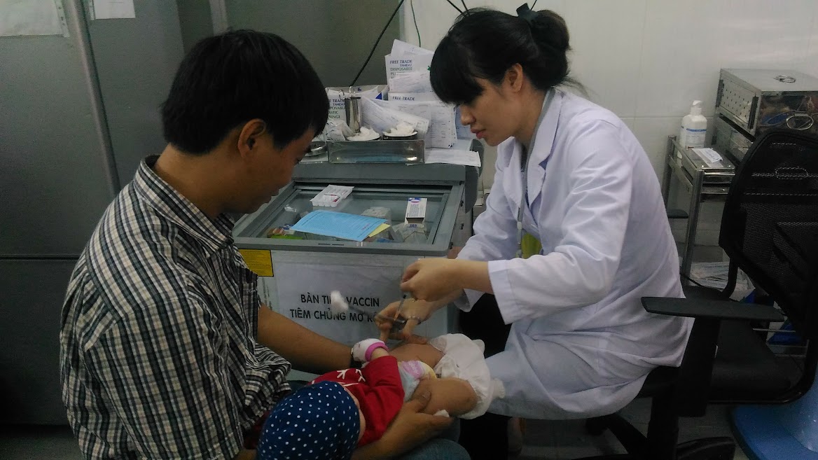 Tỷ lệ tiêm chủng mở rộng không đạt kế hoạch, cả nước đã hết vaccine 5 trong 1 - Ảnh 1.