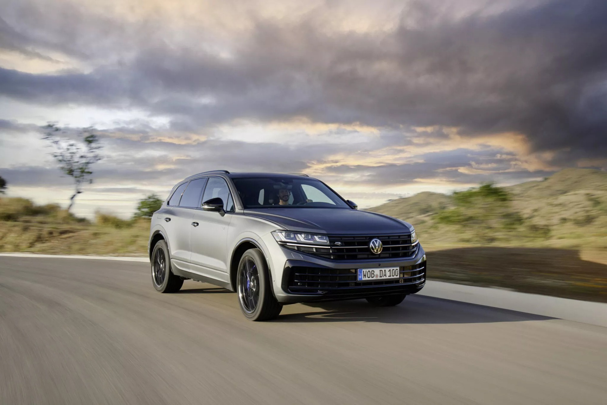 Volkswagen Touareg 2023 ra mắt: Giá khởi điểm quy đổi 1,75 tỷ đồng, tham vọng đấu X5 và GLE - Ảnh 1.
