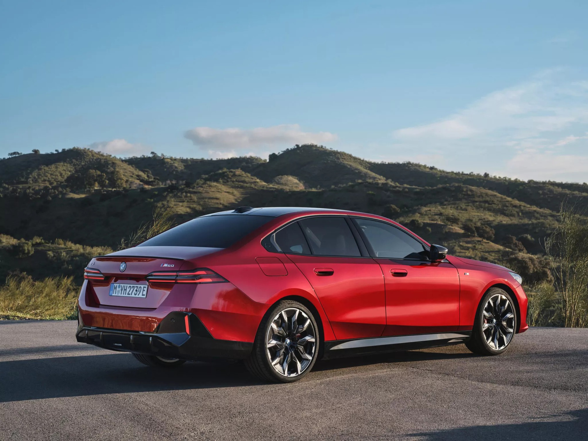 BMW 5-Series 2024 ra mắt: Dài hơn 5m, thiết kế ngày càng như xe Hàn - Ảnh 3.