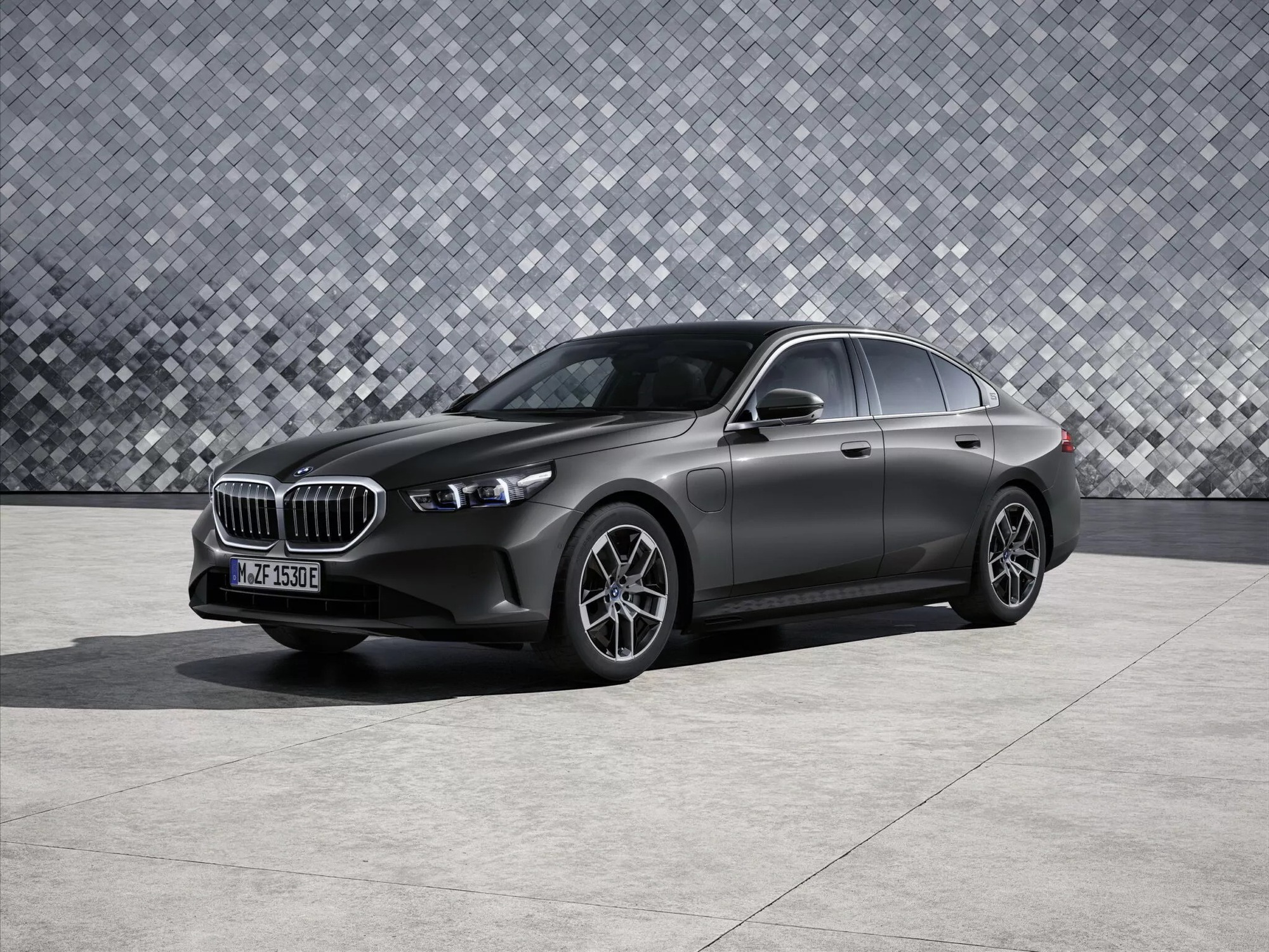 BMW 5-Series 2024 ra mắt: Dài hơn 5m, thiết kế ngày càng như xe Hàn - Ảnh 28.