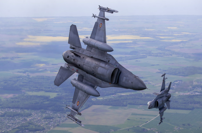 Tướng Mỹ cảnh báo F-16 không thể trở thành ‘vũ khí phép thuật’ với Ukraine - Ảnh 1.