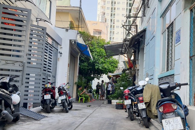 Cháy nhà lúc rạng sáng, chồng chết vợ bỏng nặng - Ảnh 1. Cháy nhà lúc rạng sáng, chồng chết vợ bỏng nặng - Ảnh 1.