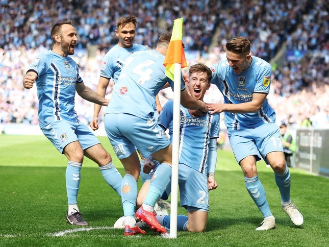 Coventry City và câu chuyện 5 năm làm nên kỳ tích, từ hạng 4 đến ngưỡng cửa Premier League - Ảnh 3.