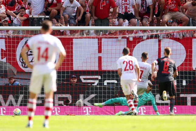 Thắng siêu kịch tính trước Koln, Bayern Munich vô địch Bundesliga - Ảnh 2.