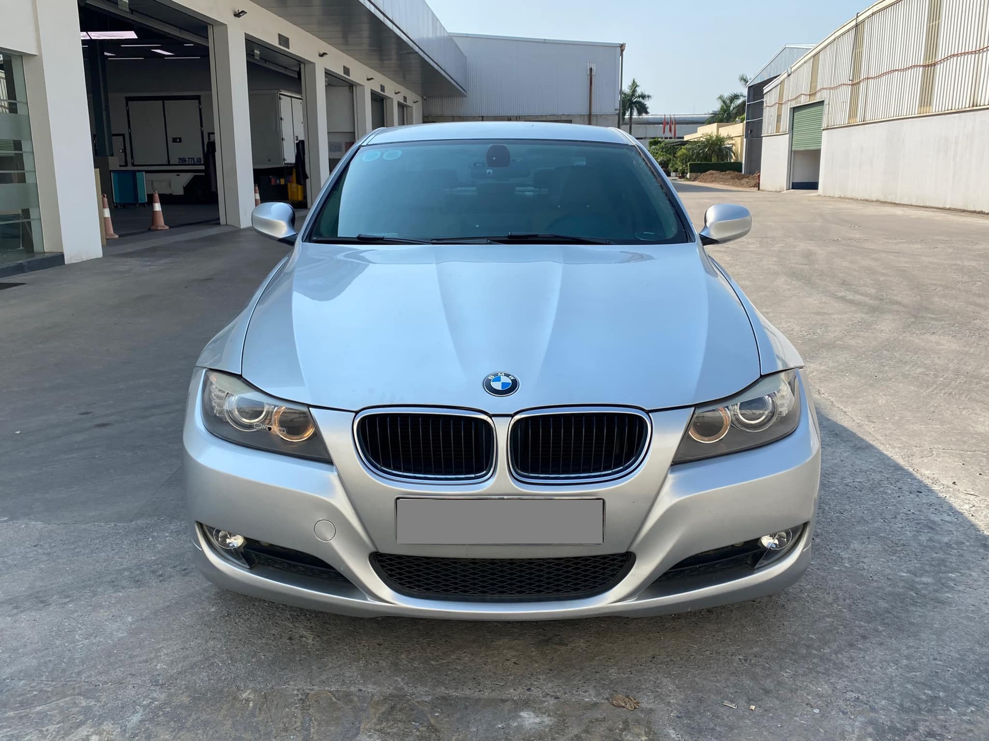 BMW 320i 13 năm tuổi rao bán giá rẻ hơn Kia Morning, người bán khẳng định xe còn rất mới - Ảnh 4.