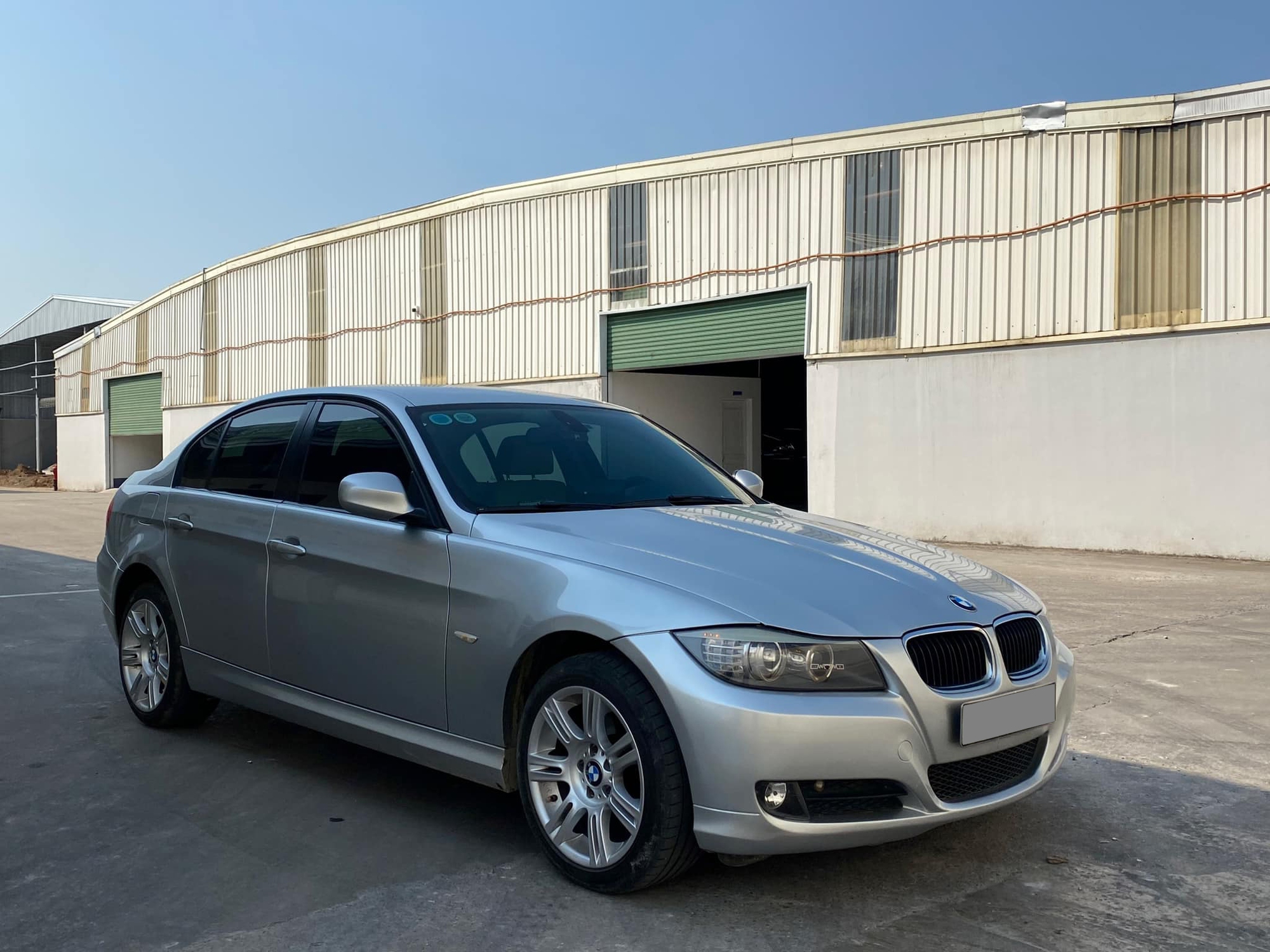 BMW 320i 13 năm tuổi rao bán giá rẻ hơn Kia Morning, người bán khẳng định xe còn rất mới - Ảnh 3.