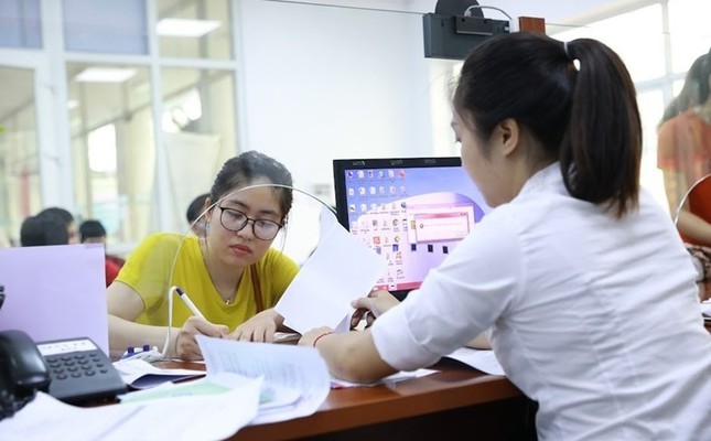 Bộ Nội vụ: 1,8 triệu viên chức, thi thăng hạng gây tốn kém, dễ tiêu cực - Ảnh 1.