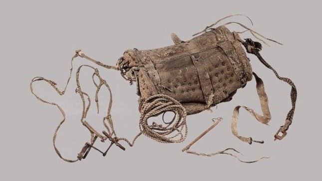 Phát hiện yên ngựa vô cùng tinh xảo trong cổ mộ 2.000 năm - Ảnh 1.