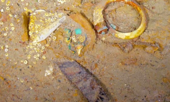 Scan xác tàu Titanic, công ty thám hiểm tìm thấy vòng cổ có răng “thủy quái” megalodon - Ảnh 4.