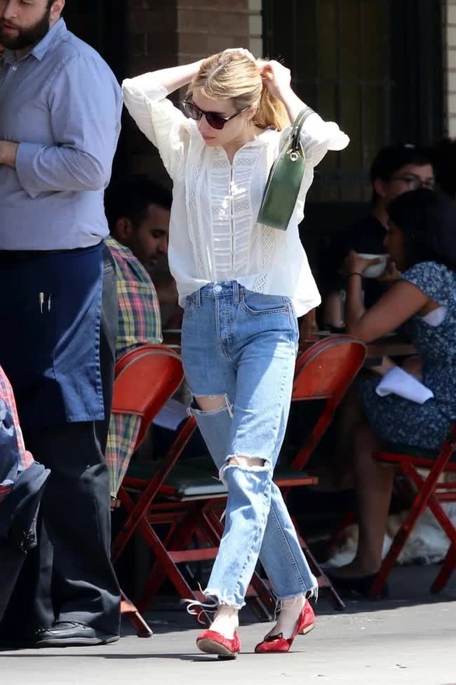Emma Roberts gợi ý 10 cách diện áo trẻ trung cho những ngày trời nóng - Ảnh 9.