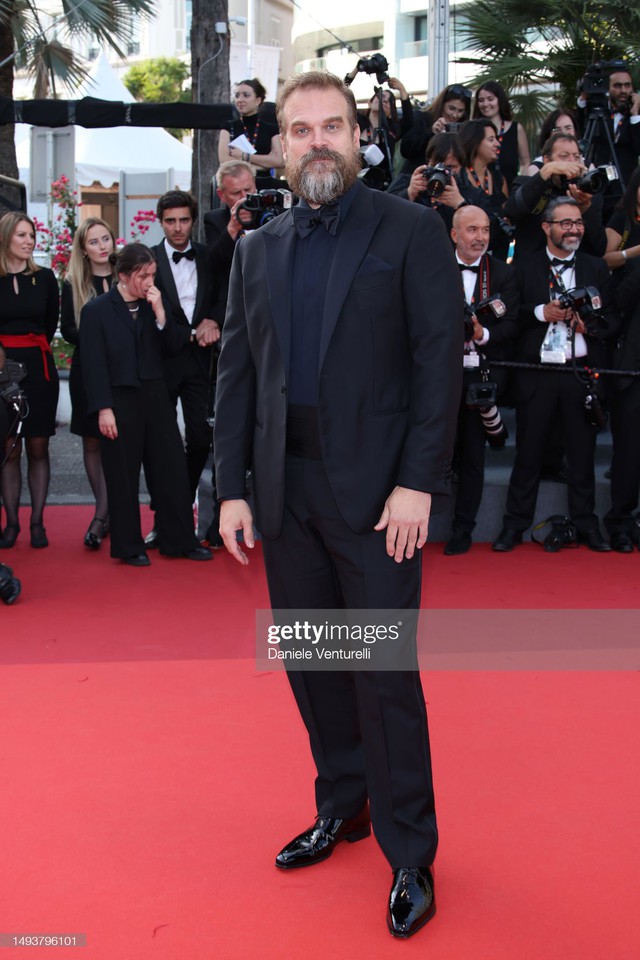 Thảm đỏ bế mạc LHP Cannes 2023: Phạm Băng Băng như “thiên nga đen”, Orlando Bloom và gia đình đạo diễn Trần Anh Hùng nổi bật giữa dàn sao  - Ảnh 22.