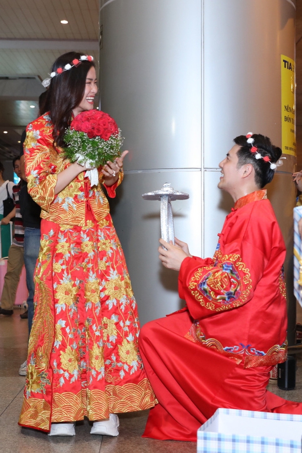  Cặp đôi Vbiz làm lễ cưới đặc biệt ngay tại sân bay, hôn nhân ra sao sau 14 năm gắn bó? - Ảnh 2.