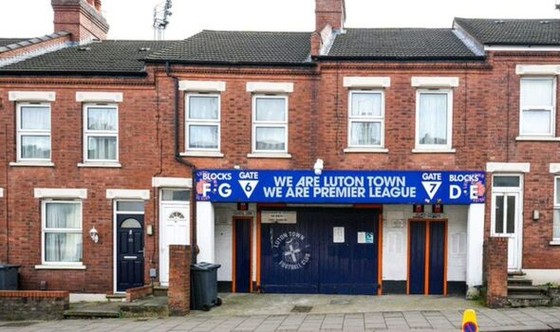 Làm thế nào để Luton lên chơi Premier League, hay chuyện cổ tích thời hiện đại - Ảnh 2.