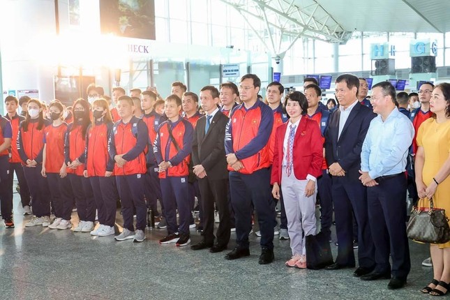 Đại quân thể thao Việt Nam lên đường sang Campuchia dự SEA Games 32 - Ảnh 2.