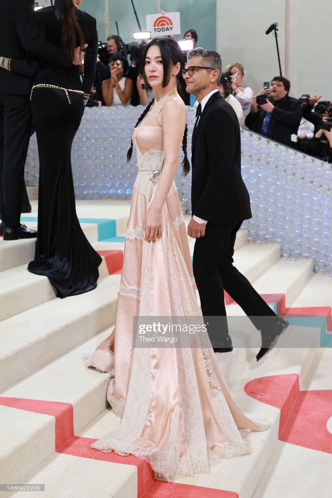 Song Hye Kyo khiến 2 triệu người cùng dàn mỹ nhân Hàn đổ gục với màn khoe visual đỉnh cao tại Met Gala - Ảnh 4.