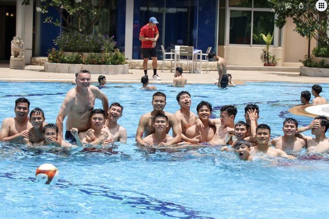 U22 Việt Nam nghỉ tập ngày thứ 2, ông Troussier tập trung nghiên cứu Malaysia