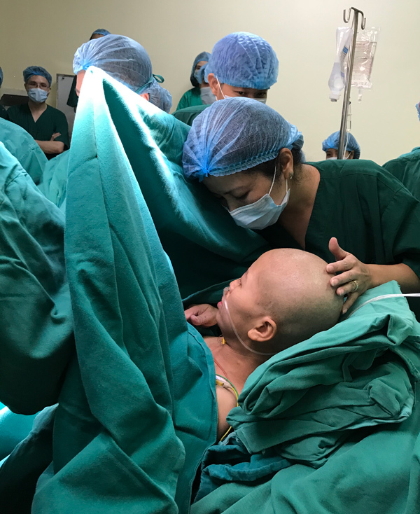 Bé Bình An và mẹ Liên, sản phụ ung thư giai đoạn cuối vẫn quyết sinh con 4 năm trước, giờ ra sao?