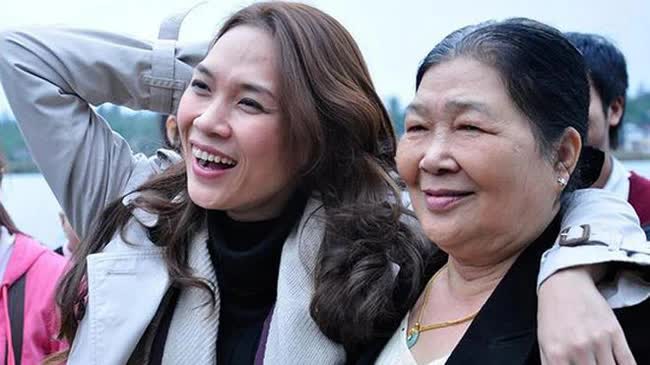 Mẹ ruột từng là hoa khôi đất Quảng, luôn dạy Mỹ Tâm sống khiêm nhường, giữ gìn lề lối gia phong