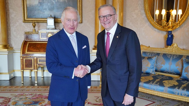 Anh: Người đàn ông mang hung khí vào Cung điện Buckingham bị giam giữ