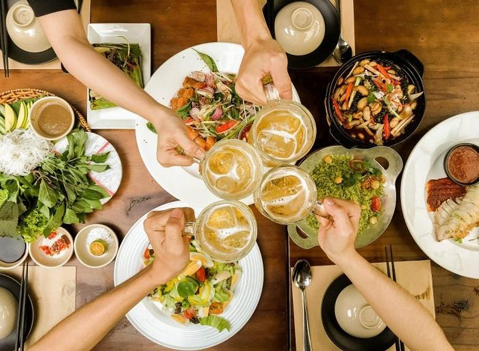 Người Việt đang giảm uống bia, doanh thu công ty bia rượu vẫn cả chục nghìn tỷ - Ảnh 1.
