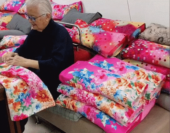 Cụ bà 95 tuổi với thói quen dọn dẹp căn nhà không một hạt bụi - Ảnh 2. Cụ bà 95 tuổi với thói quen dọn dẹp căn nhà không một hạt bụi - Ảnh 2.
