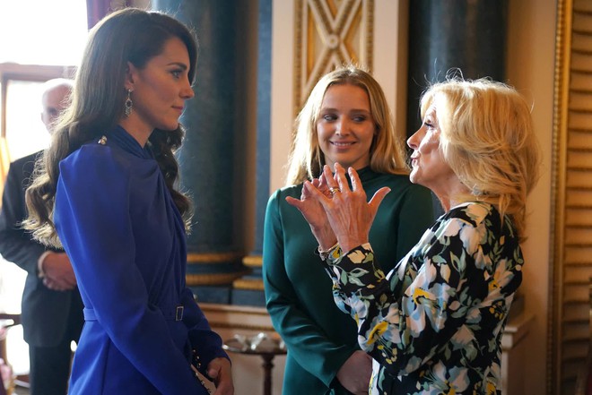 Hơn 100 chính khách tề tựu tại Cung điện Buckingham: Kate chiếm spotlight, hoàng hậu xinh đẹp nhất Bhutan hiếm hoi xuất hiện - Ảnh 3.