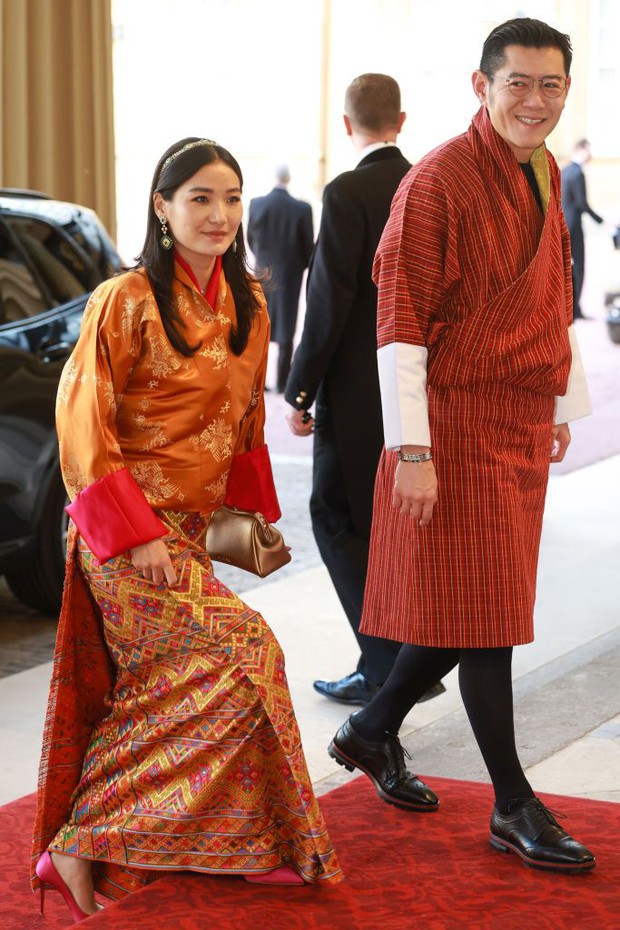 Hơn 100 chính khách tề tựu tại Cung điện Buckingham: Kate chiếm spotlight, hoàng hậu xinh đẹp nhất Bhutan hiếm hoi xuất hiện - Ảnh 9.