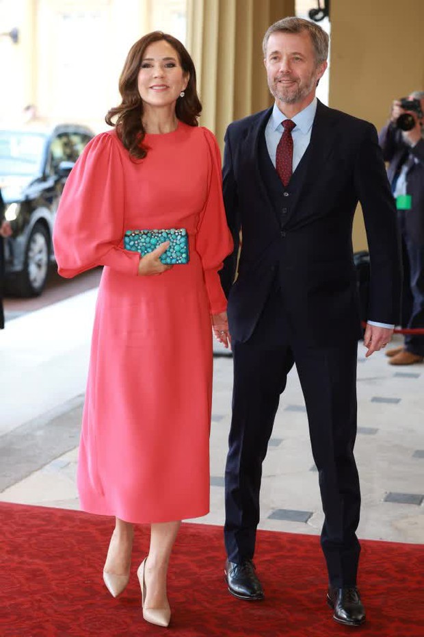 Hơn 100 chính khách tề tựu tại Cung điện Buckingham: Kate chiếm spotlight, hoàng hậu xinh đẹp nhất Bhutan hiếm hoi xuất hiện - Ảnh 7.