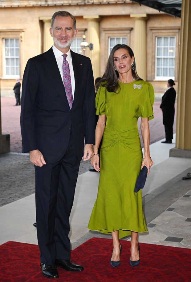 Hơn 100 chính khách tề tựu tại Cung điện Buckingham: Kate chiếm spotlight, hoàng hậu xinh đẹp nhất Bhutan hiếm hoi xuất hiện - Ảnh 6.
