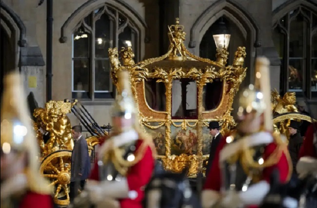 5 bảo vật xuất hiện trong lễ đăng quang của Nhà vua Charles III - Ảnh 8.