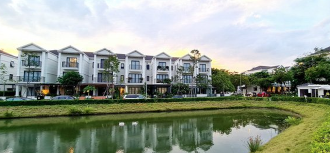 Khối tài sản kếch xù của Sơn Tùng: Sống tại villa view sông 50 tỷ, sở hữu xe sang chỉ dành cho giới nhà giàu - Ảnh 11.