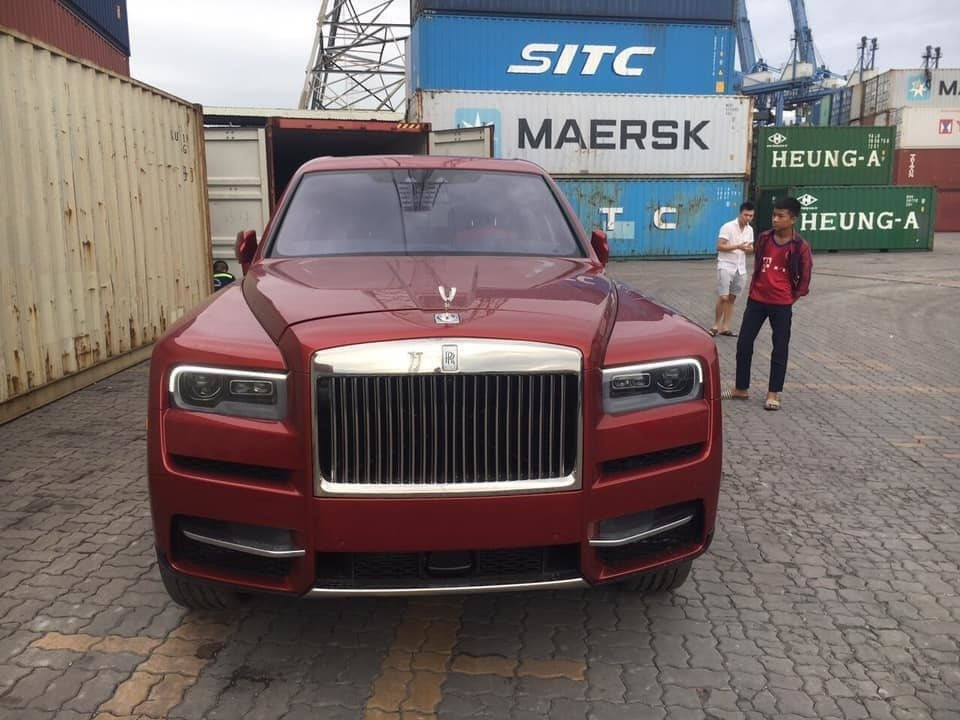 Rolls-Royce Cullinan 40 tỷ đồng bị bỏ quên ở cảng Hải Phòng gần 1 năm chưa có người nhận - Ảnh 1.