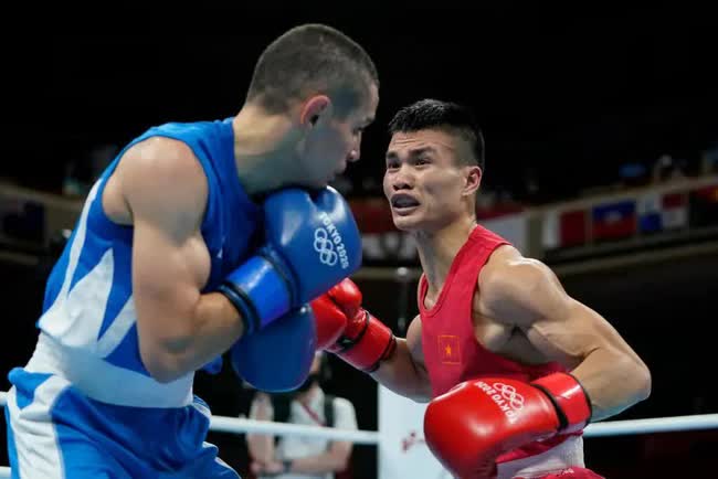 Đang dẫn điểm, võ sĩ Việt Nam bỗng nhiên bị xử thua ở trận đấu boxing SEA Games - Ảnh 1.